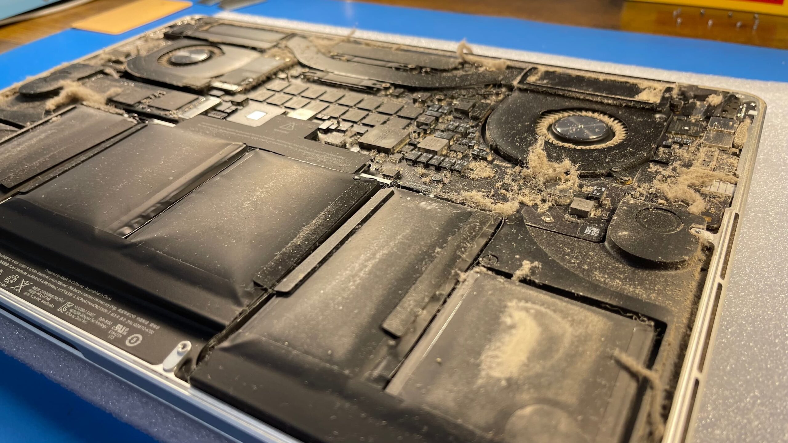 Swollen battery and dust in 2014 MacBook Pro.